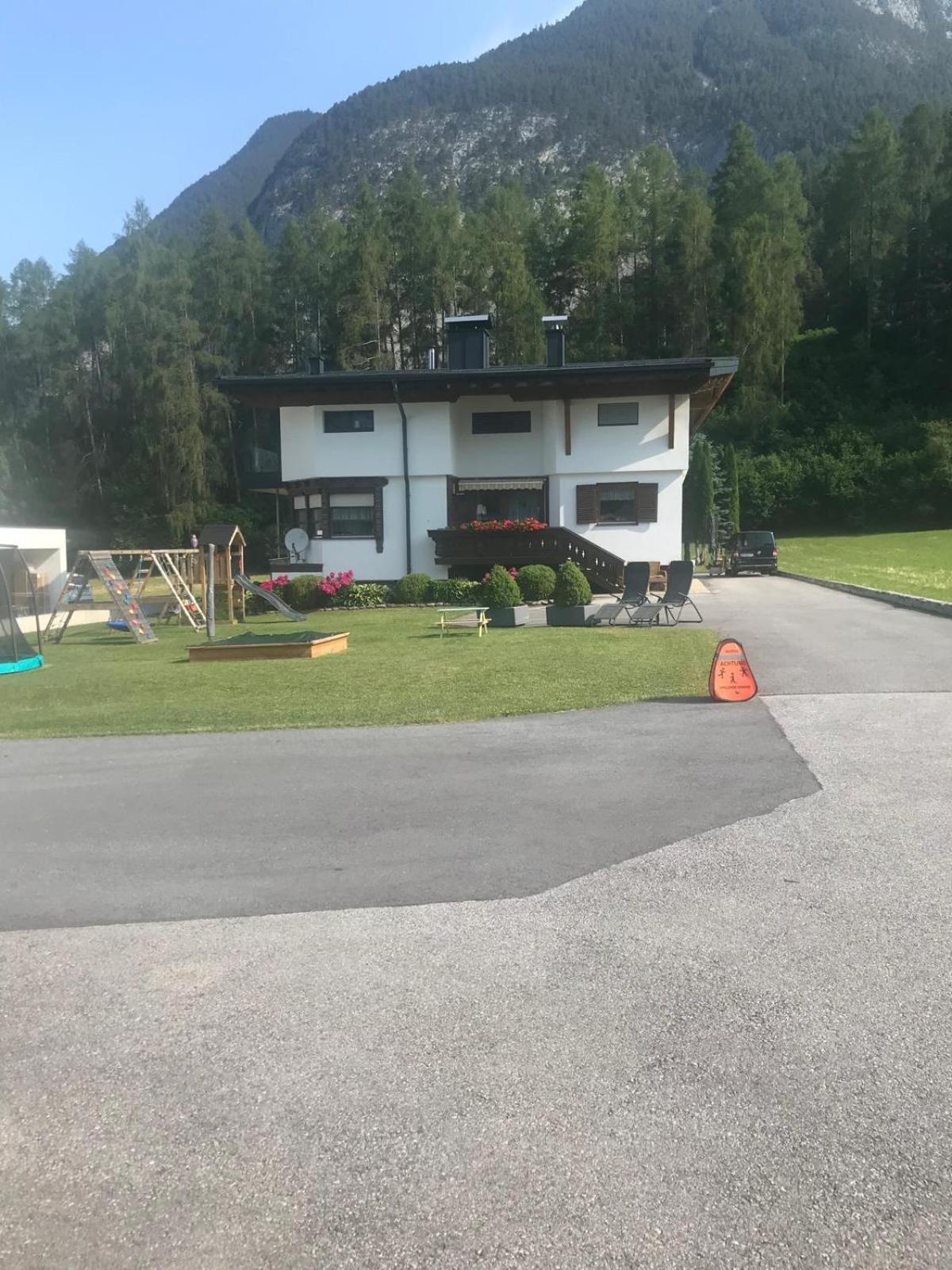 Ferienwohnungen Schleich Nassereith Bagian luar foto