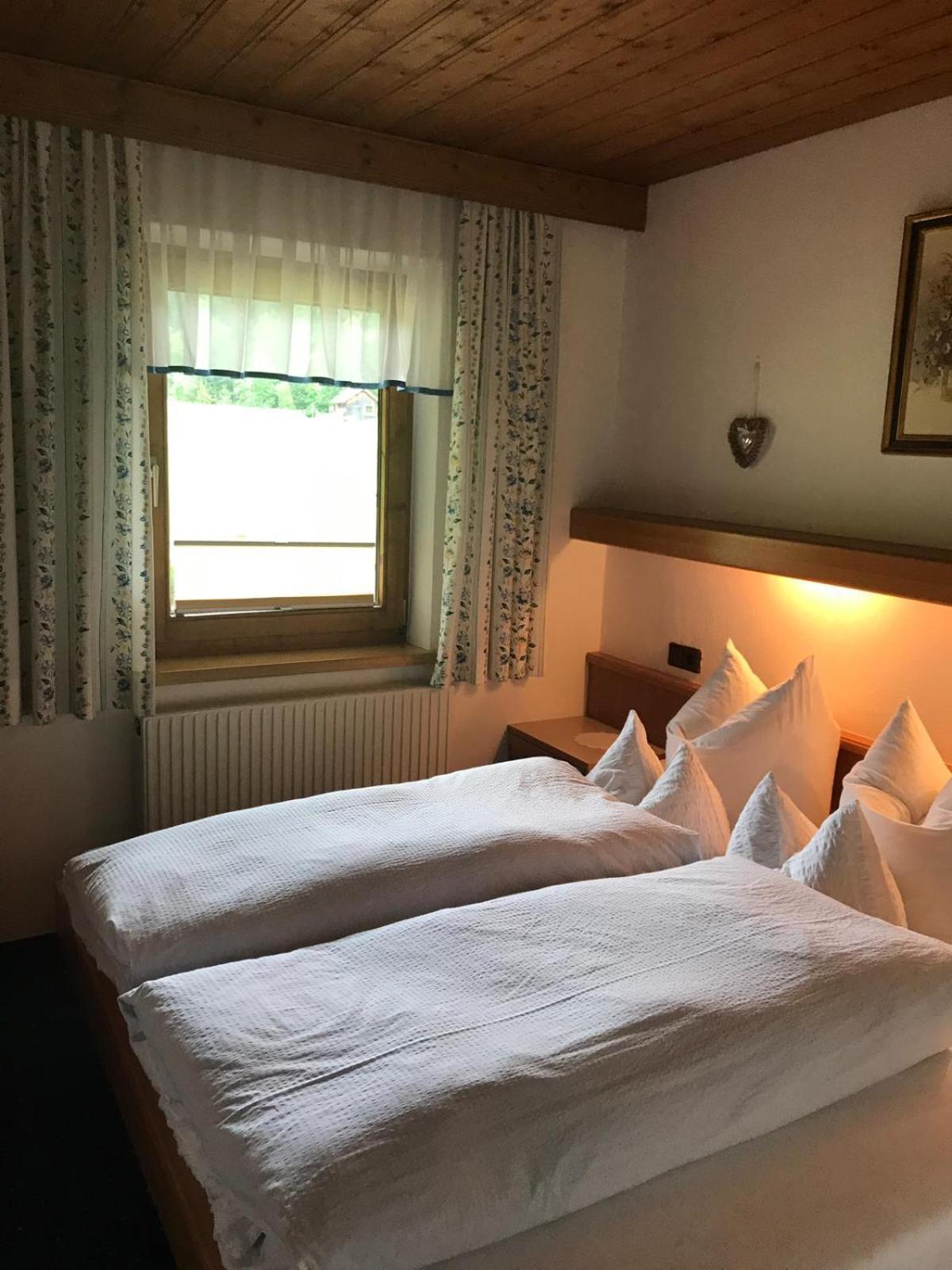 Ferienwohnungen Schleich Nassereith Bagian luar foto